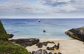 Our guests arrinving on shore at Mingulay