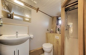 Elizabeth G Hebrides Cruises ensuite bathroom