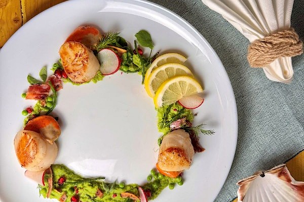 hebrides_cruises_scallop_dish_900.jpg